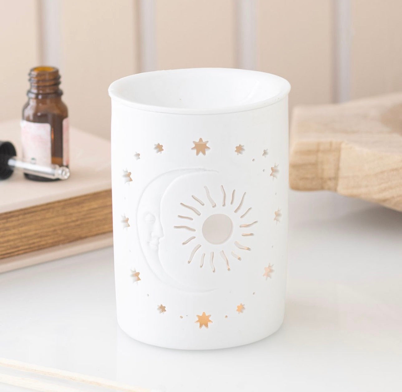 QUEMADOR DE ACEITE Y CALENTADOR DE CERA CON DISEÑO DE SOL Y LUNA BLANCOS
