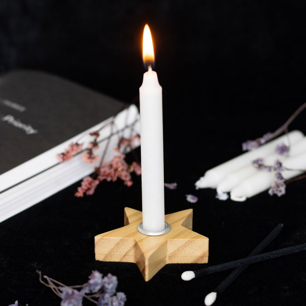 Candelabro con hechizo de estrella color madera natural