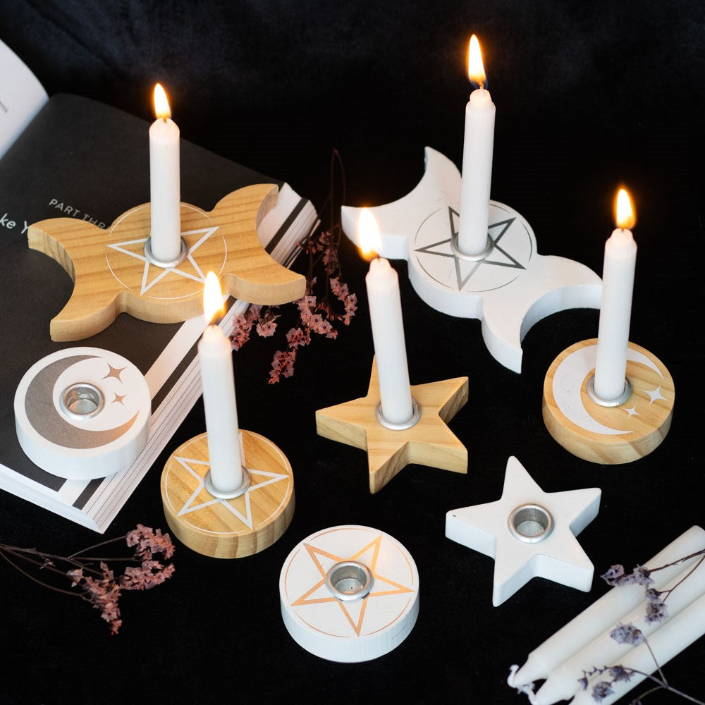 Candelabro de madera natural con hechizo de triple luna