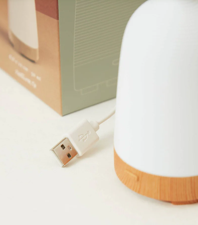 Difusor de Aroma USB Base de Madera Acanalada y Luz LED que Cambia de Color