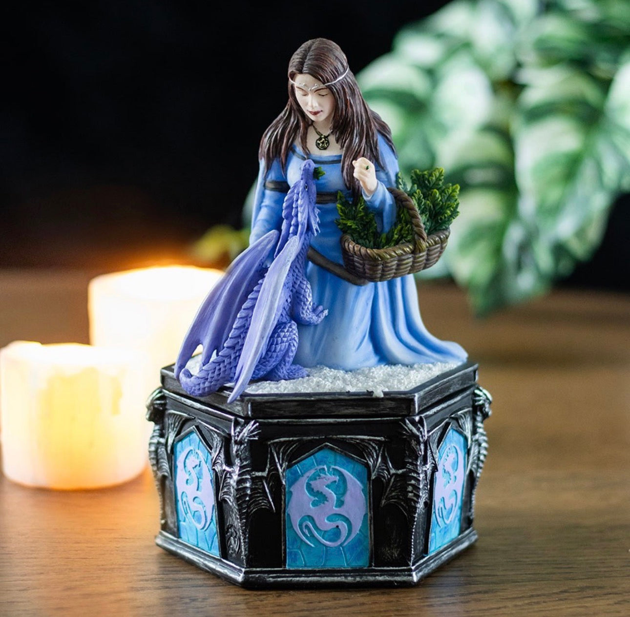 CAJA DE INVIERNO DRAGÓN AMISTAD DE ANNE STOKES