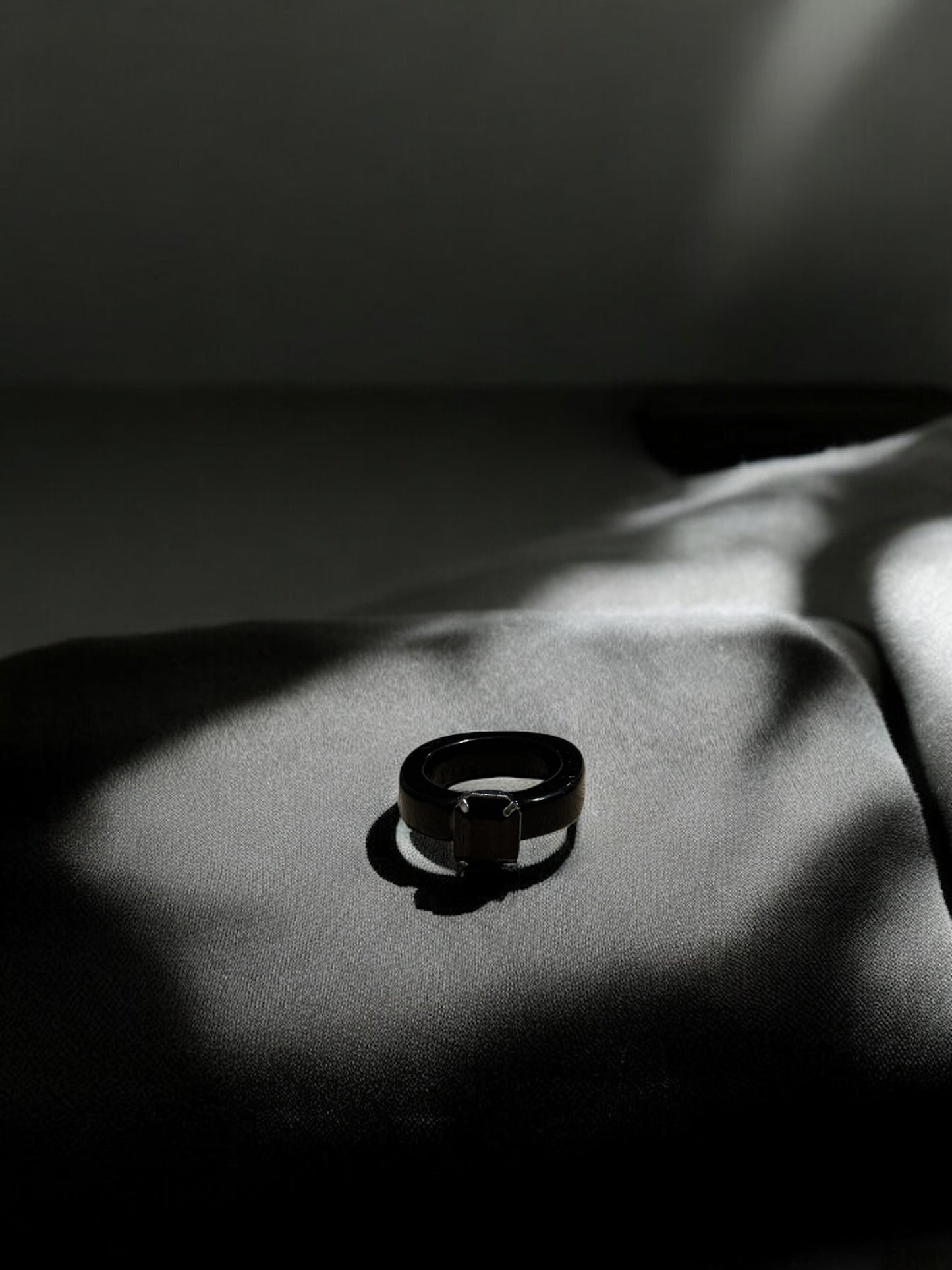 Anillo de resina ónix