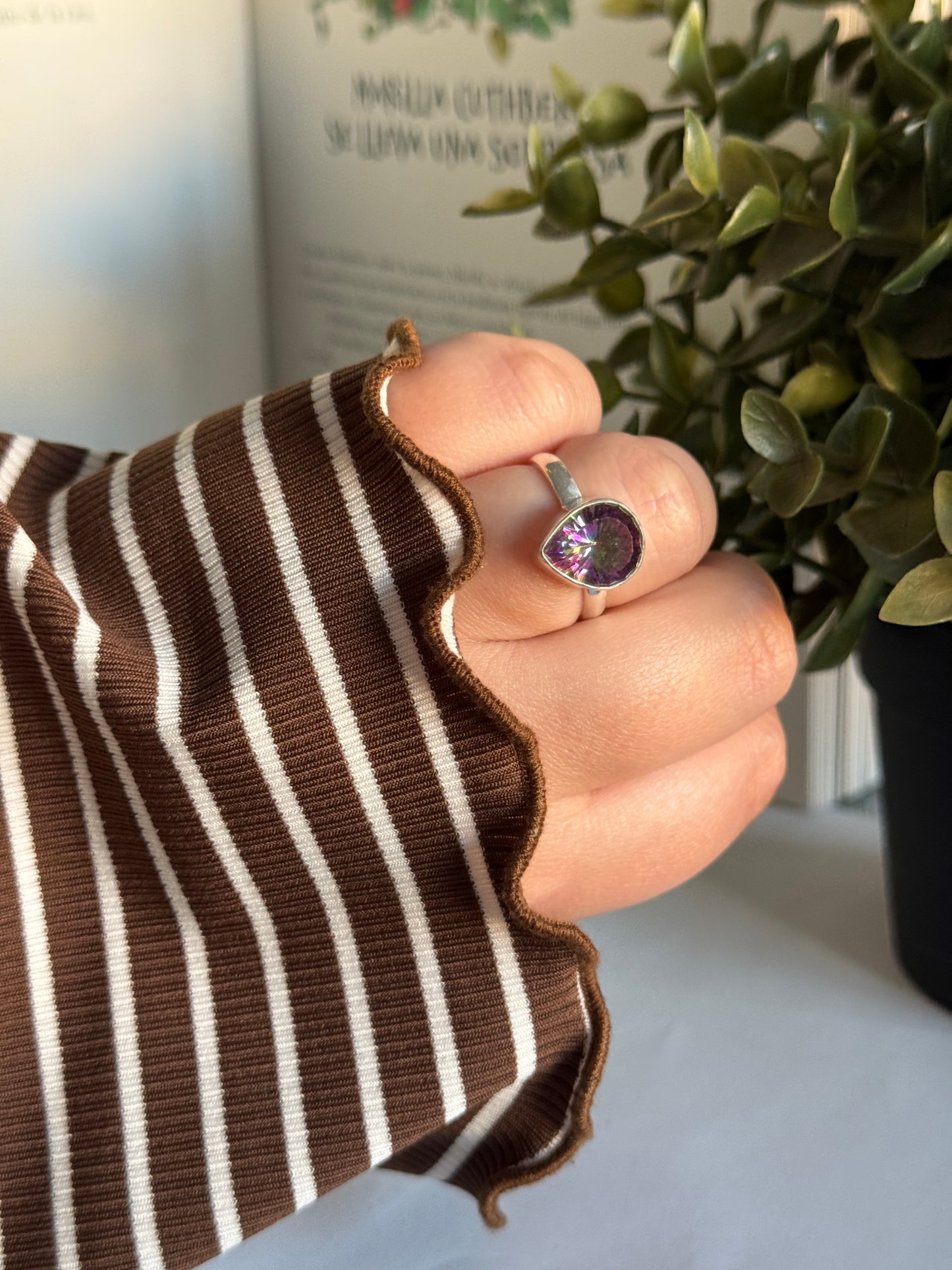 Anillo Ajustable de Topacio Místico en Plata