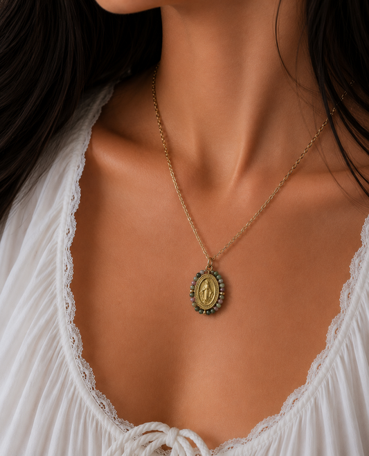 Medalla Virgen de la Milagrosa en Acero Inoxidable con Minerales Facetados