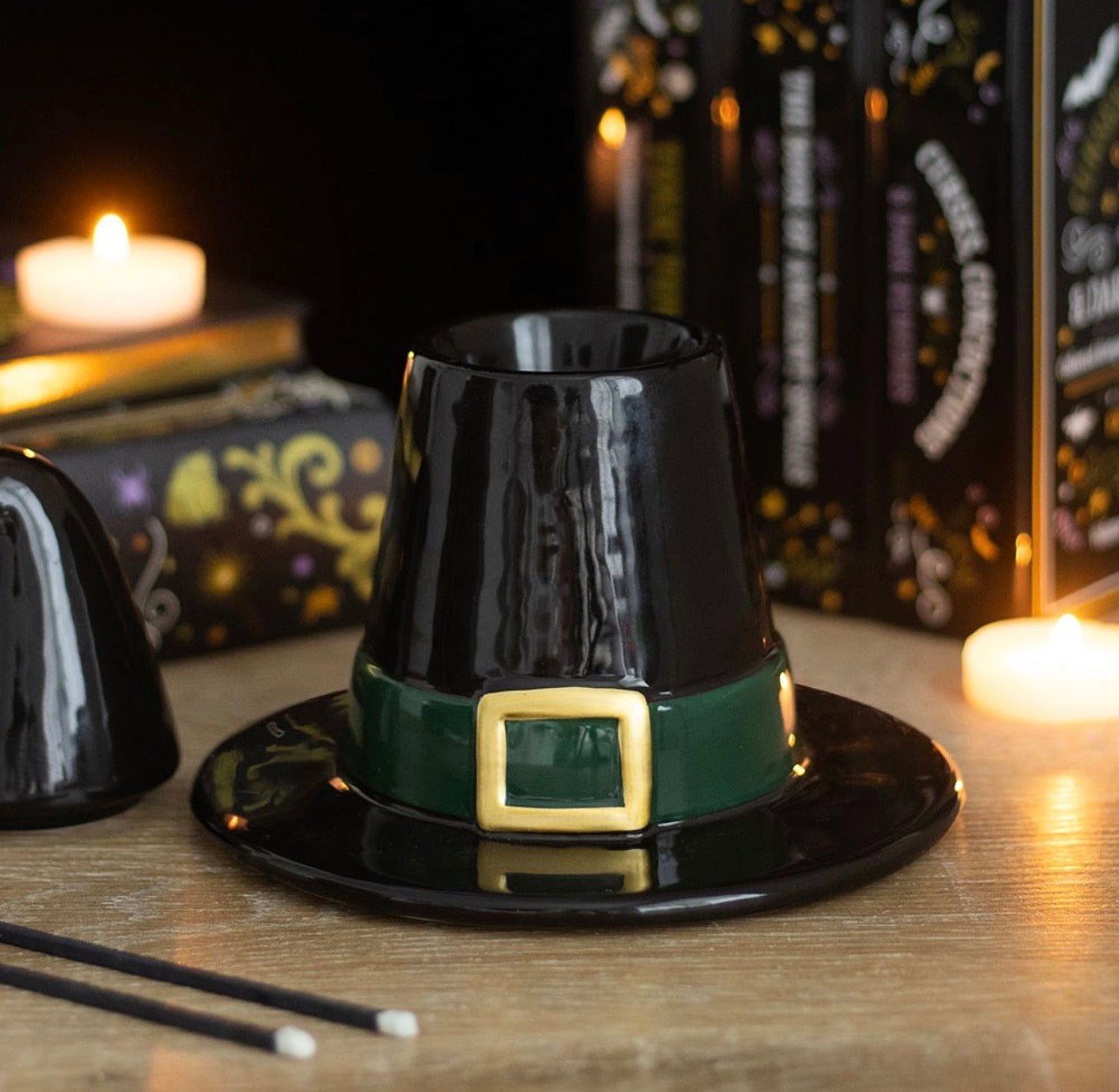 QUEMADOR DE ACEITE CON FORMA DE SOMBRERO DE BRUJA NEGRO