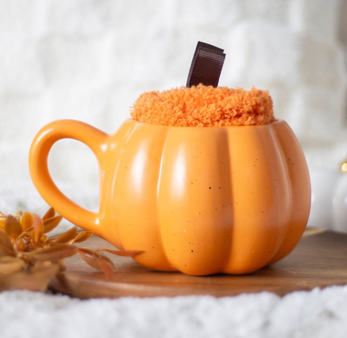 JUEGO DE TAZA Y CALCETINES CON FORMA DE CALABAZA
