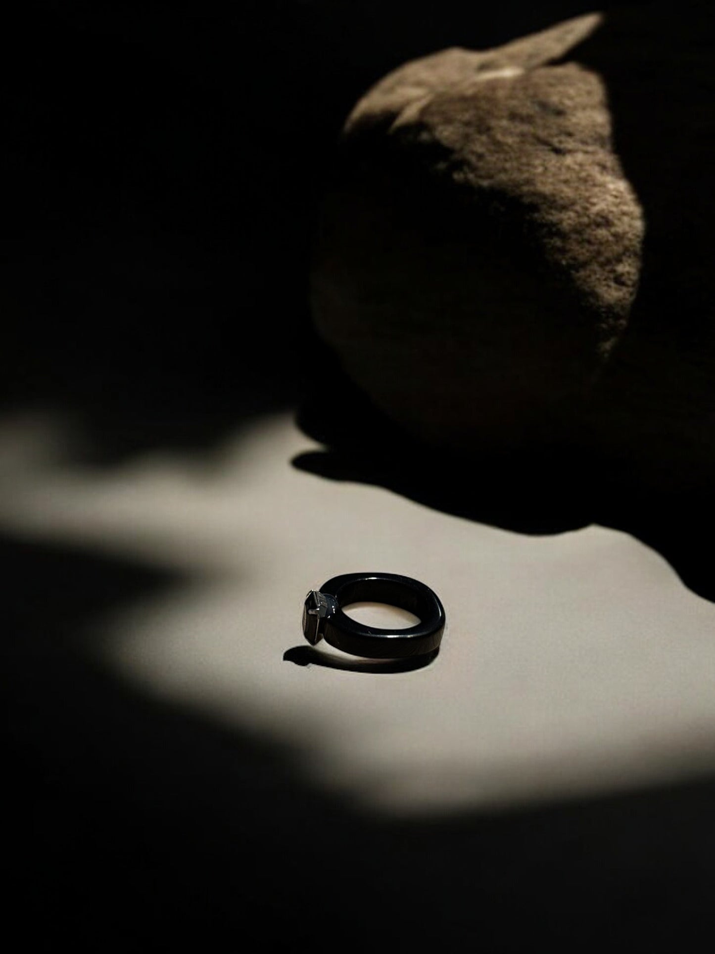 Anillo de resina ónix