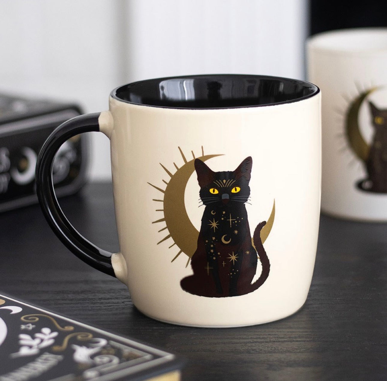 TAZA DE GATO NEGRO MÁGICO SENTADO