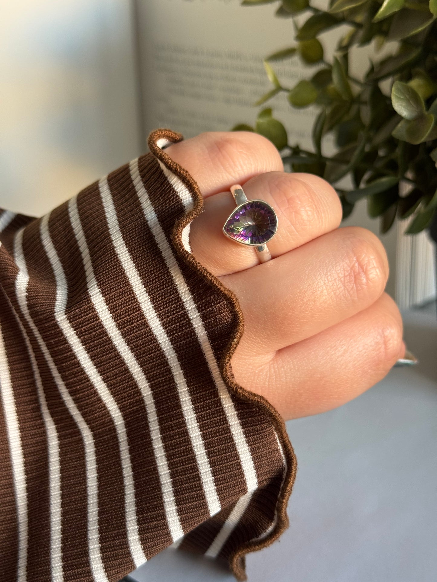 Anillo Ajustable de Topacio Místico en Plata