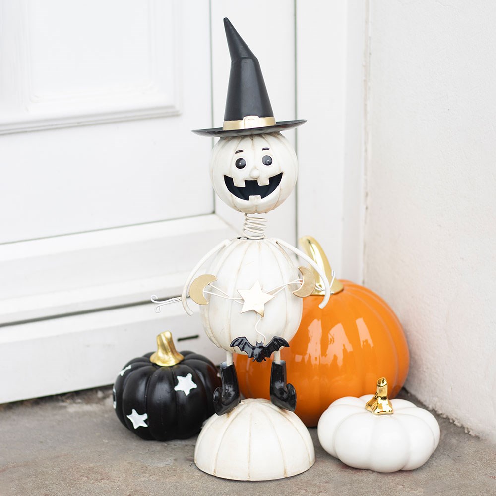 Figura hombre calabaza de metal blanco con sombrero de bruja