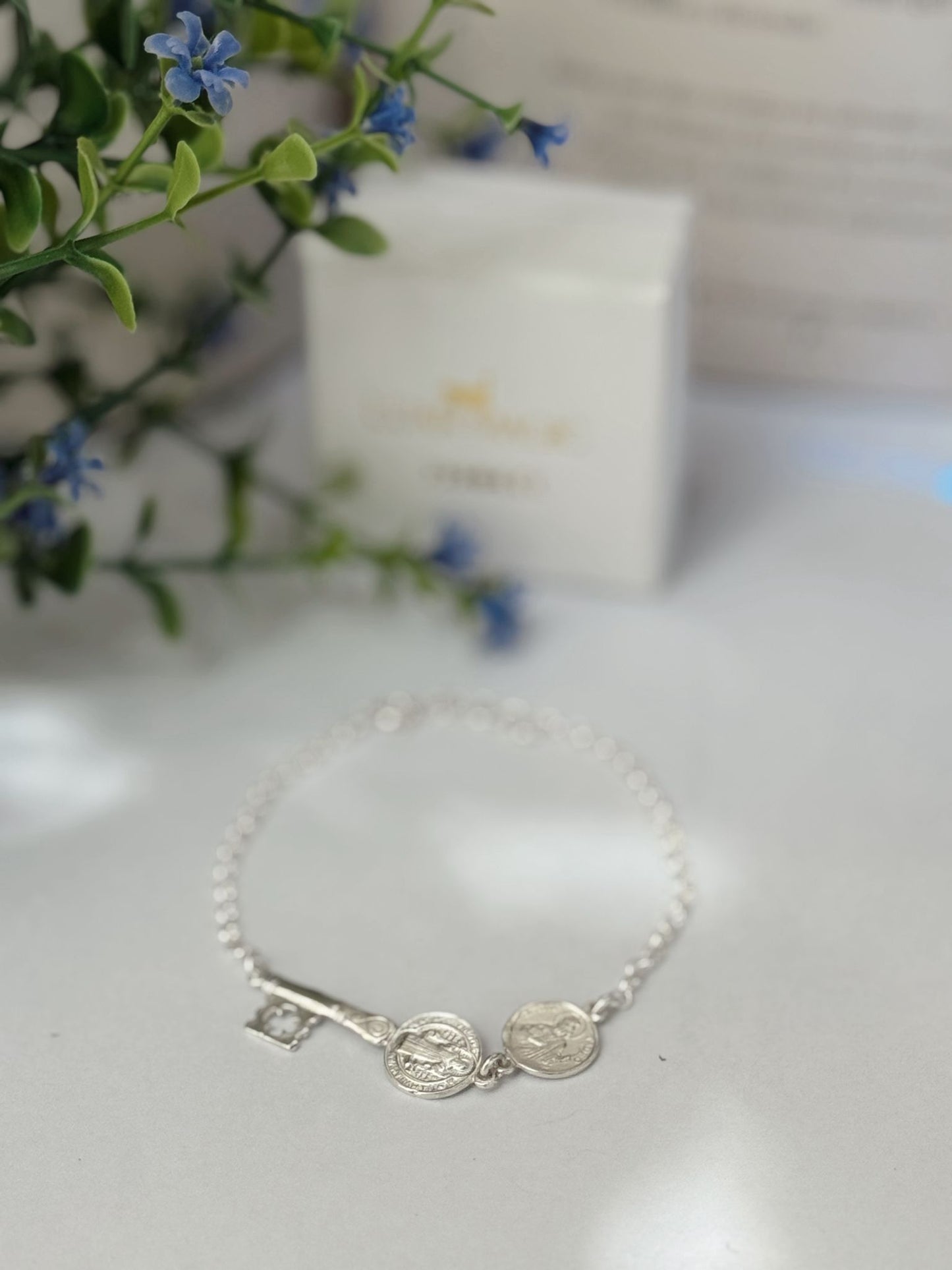 Pulsera doble protección nudo de bruja y llave de san Benito plata 925