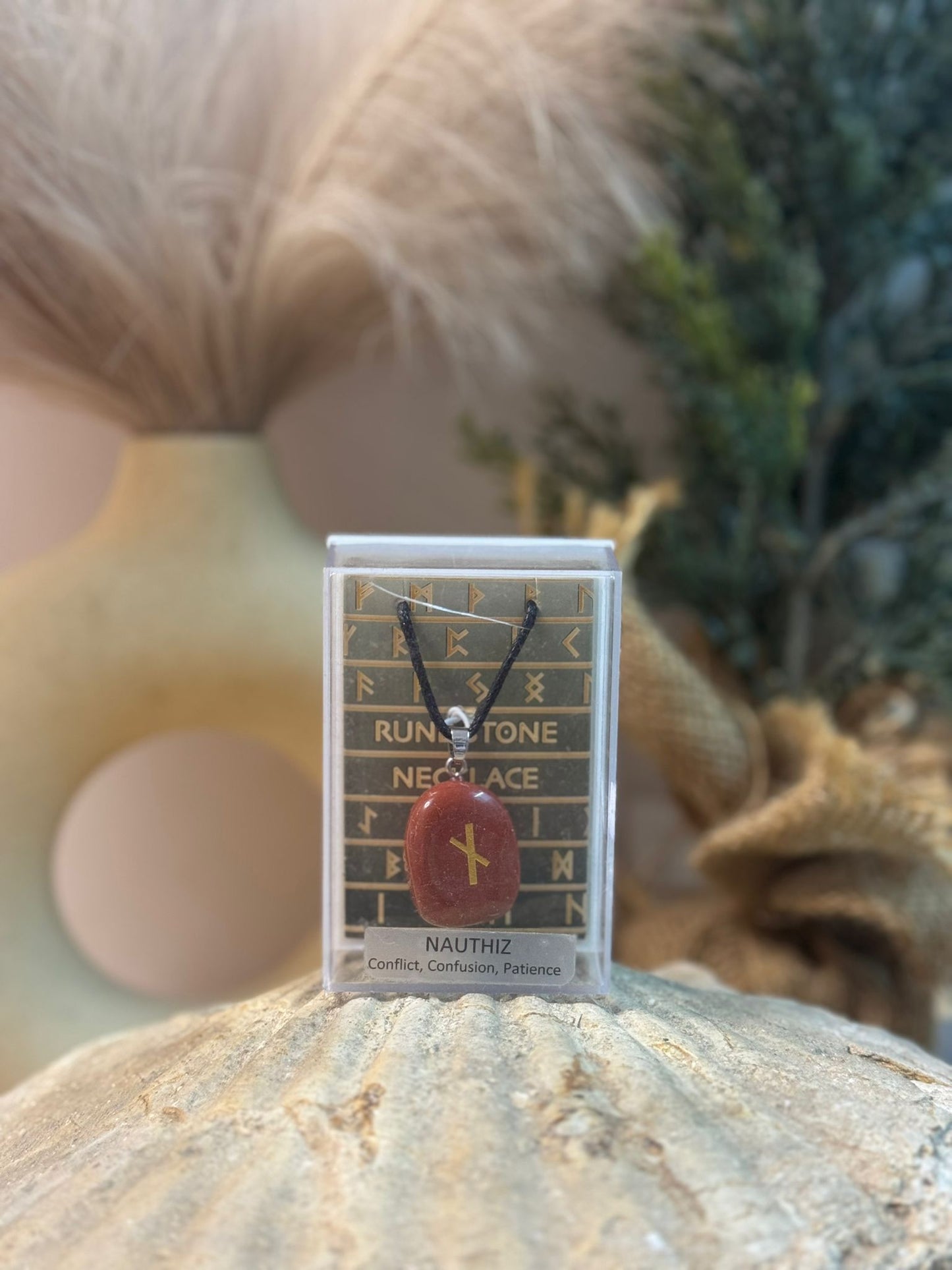 Colgante runa Nauthiz mineral jaspe rojo