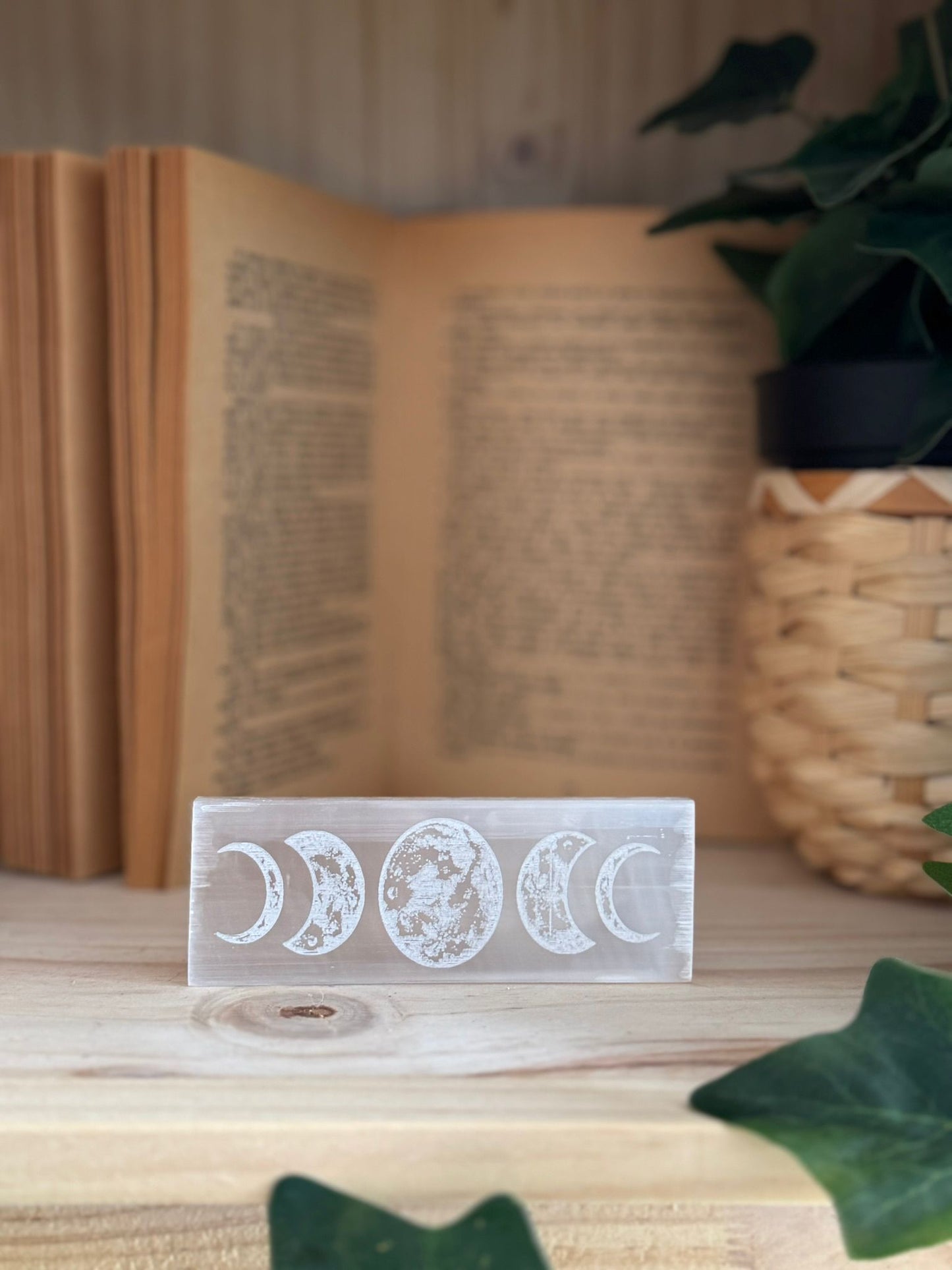 Placa de selenita con fases lunares