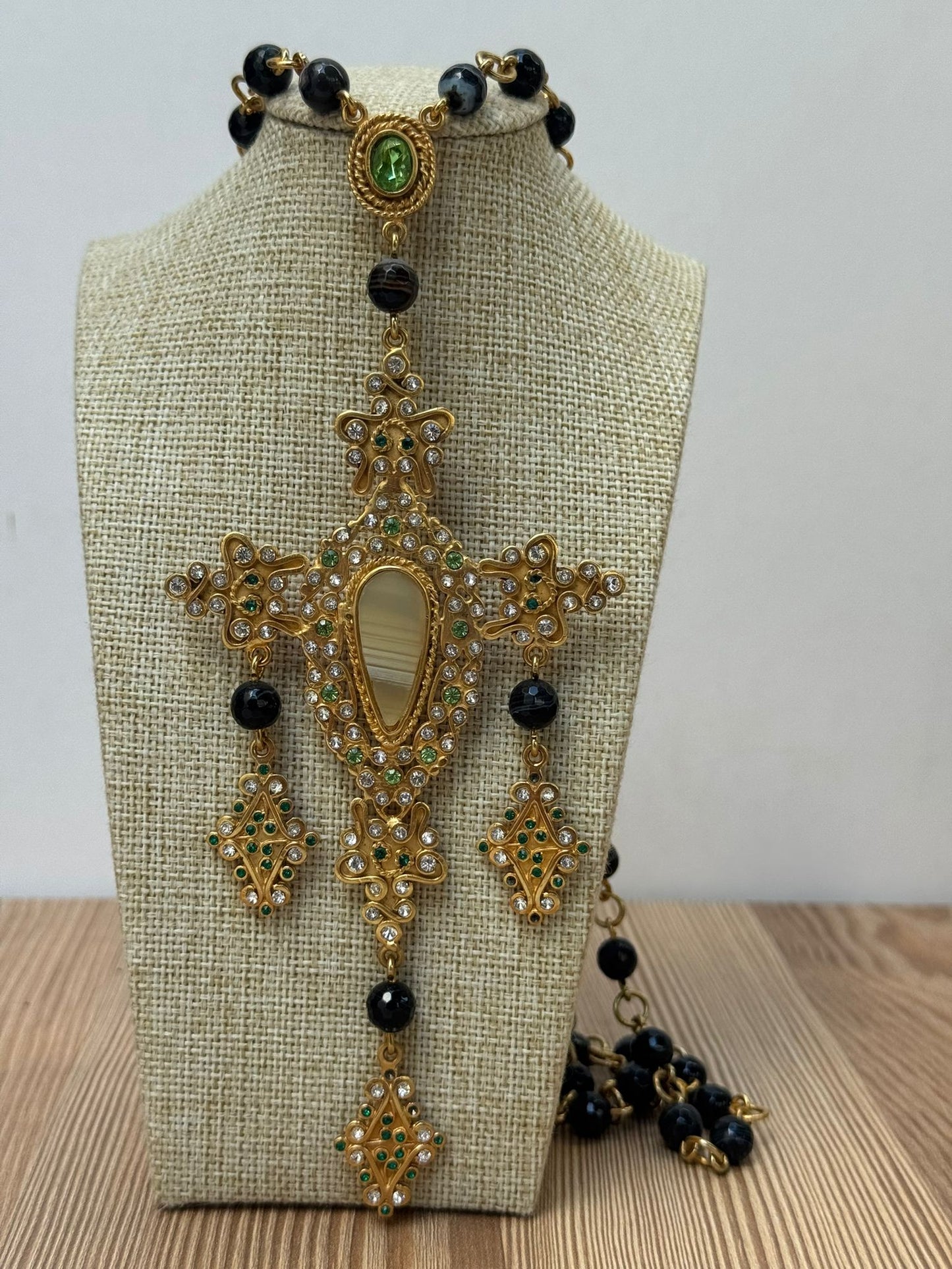 Cruces Bizantinas Exclusivas – Plata de Ley 925 Chapadas en Oro de 24 Kilates