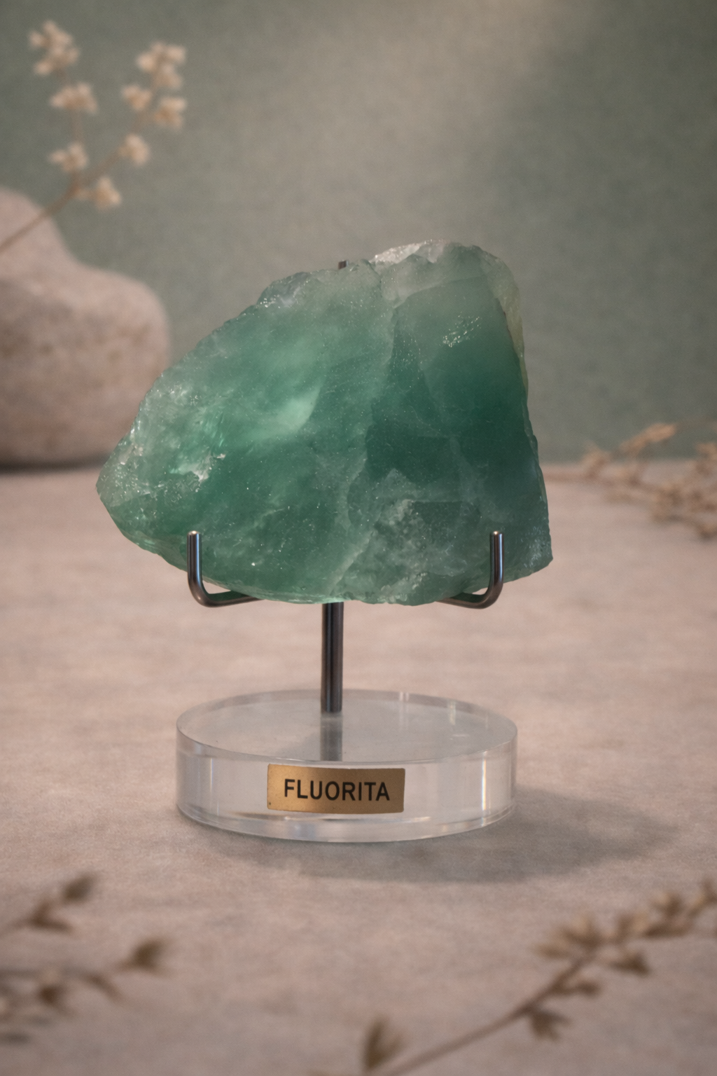 Mineral Fluorita Verde en bruto con pedestal