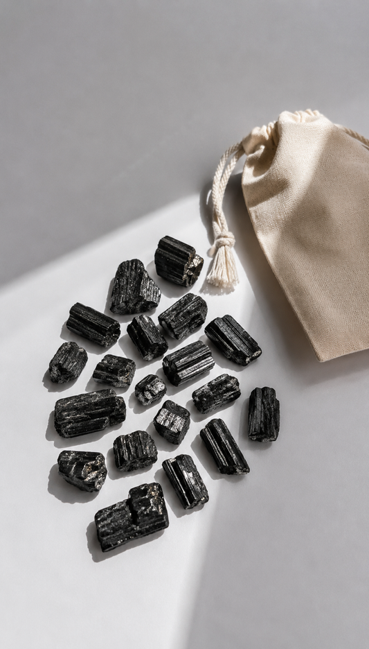 Turmalina negra en bruto pequeña