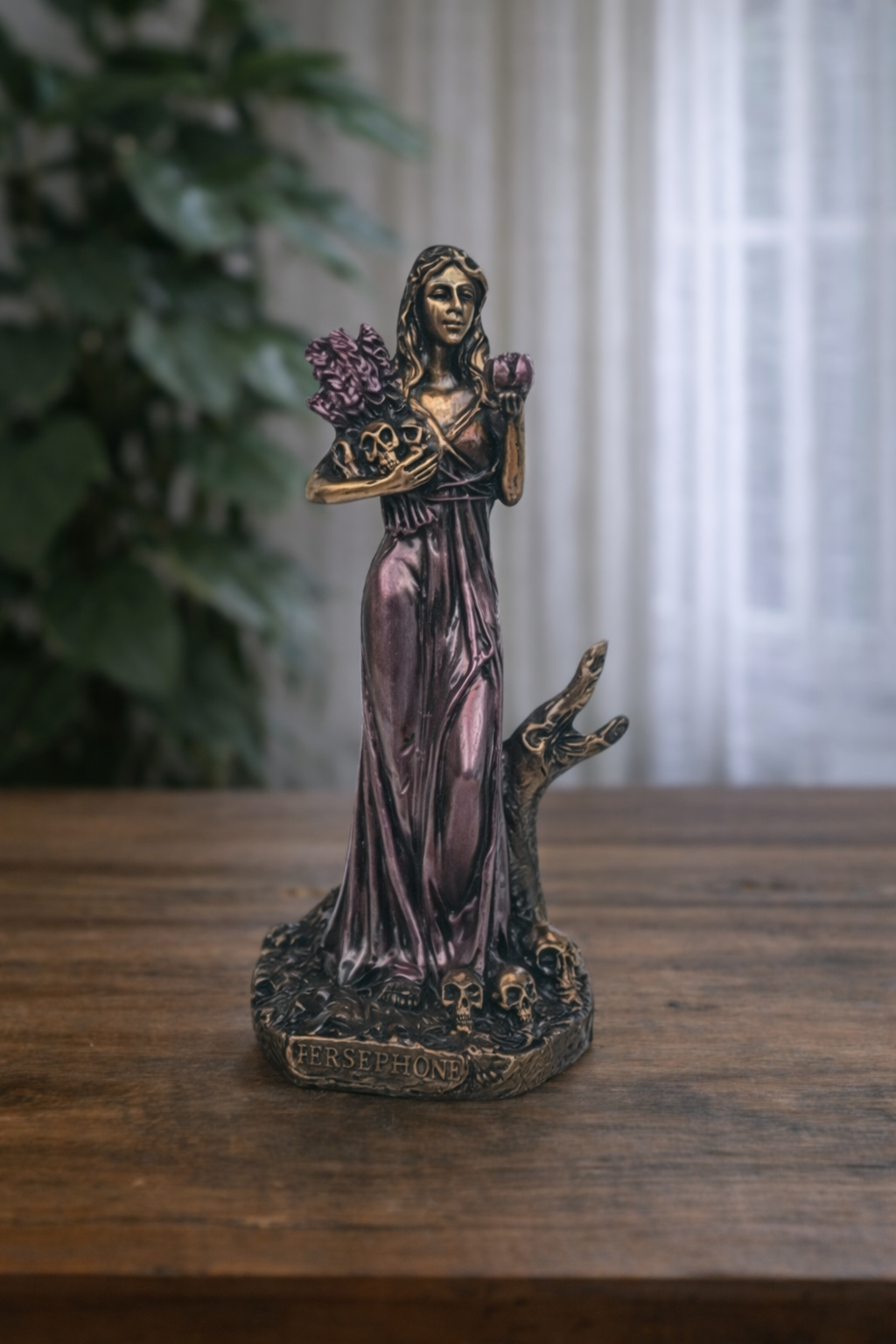 Figura de Perséfone en resina – 15 cm aprox