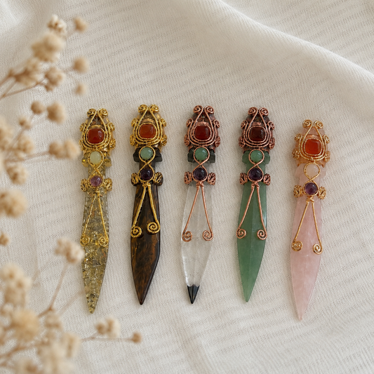 Daga ritual artesanal con minerales