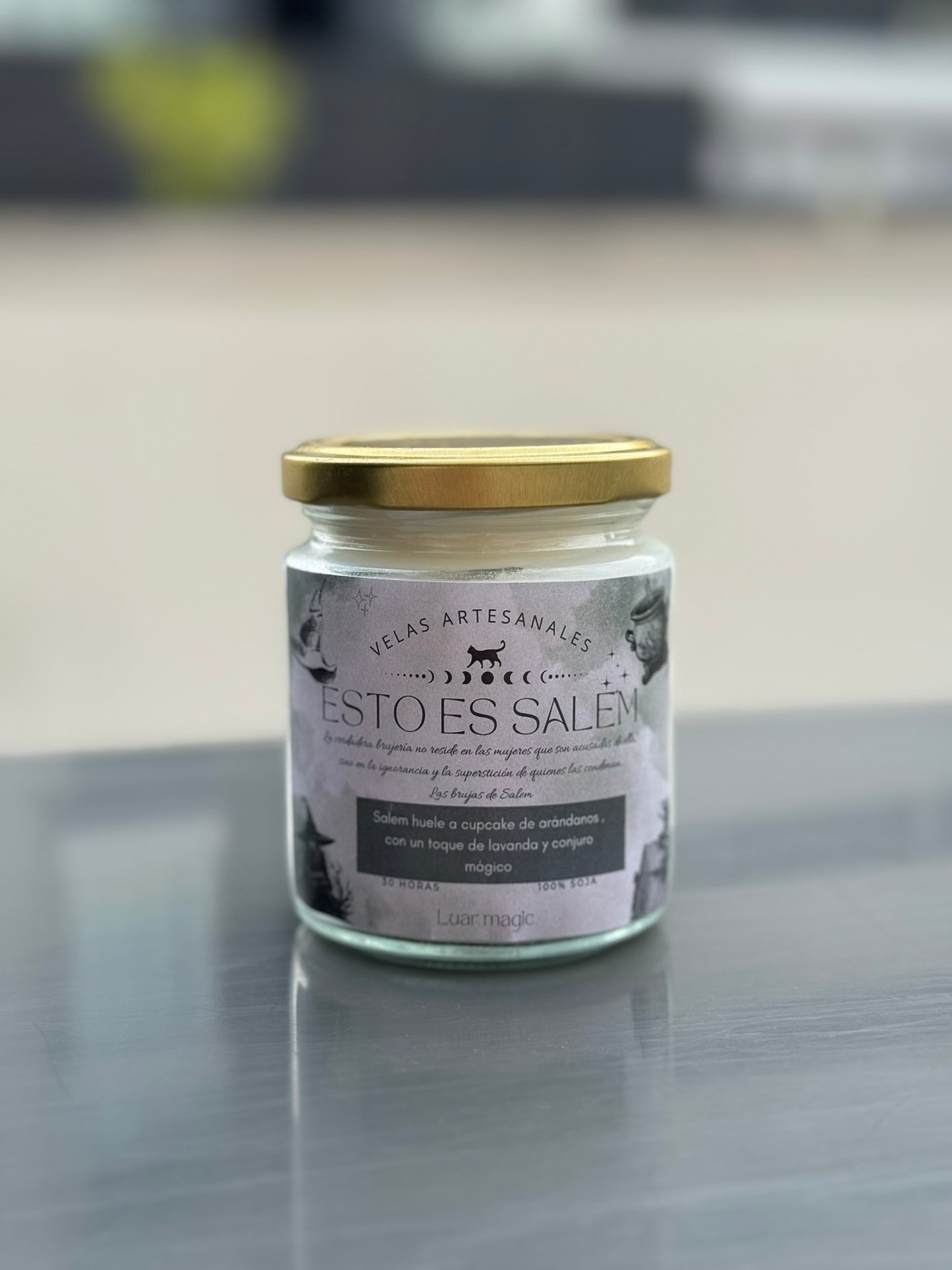 Vela artesanal "Esto es Salem"