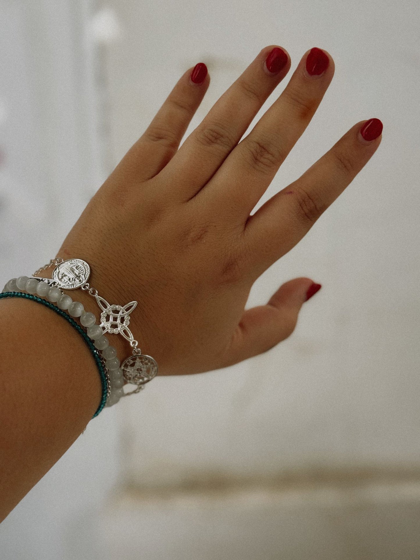 Pulsera nudo de bruja, tetragrámaton y san Benito "plata 925"