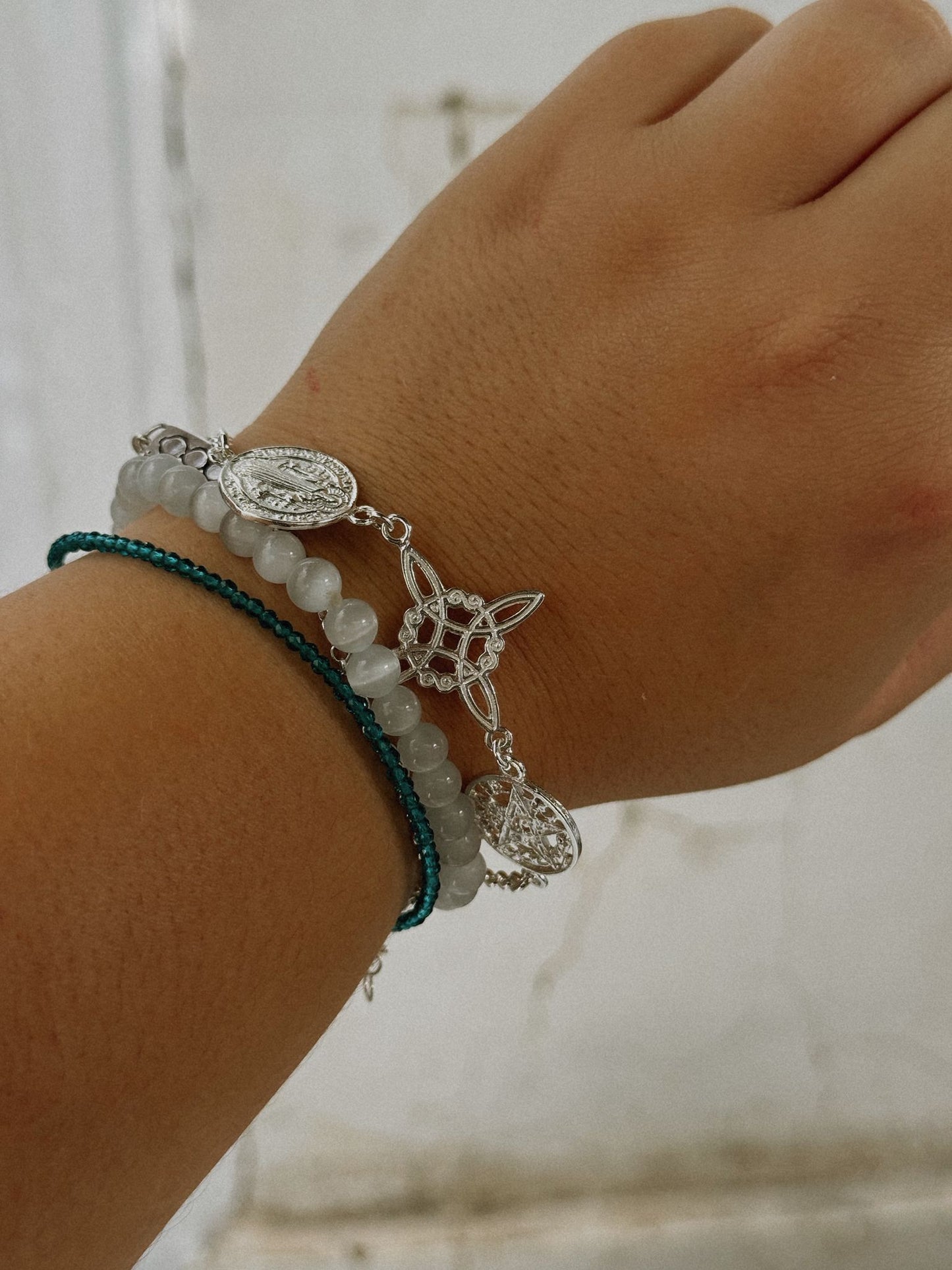 Pulsera nudo de bruja, tetragrámaton y san Benito "plata 925"
