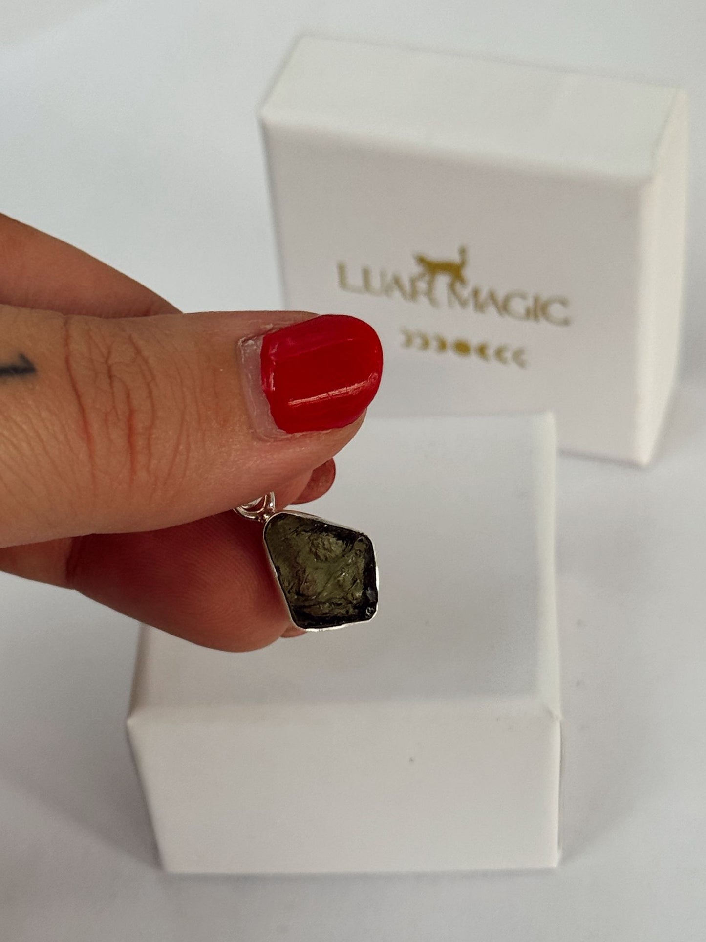 Colgante de Moldavita plata de ley con (certificado de autenticidad)