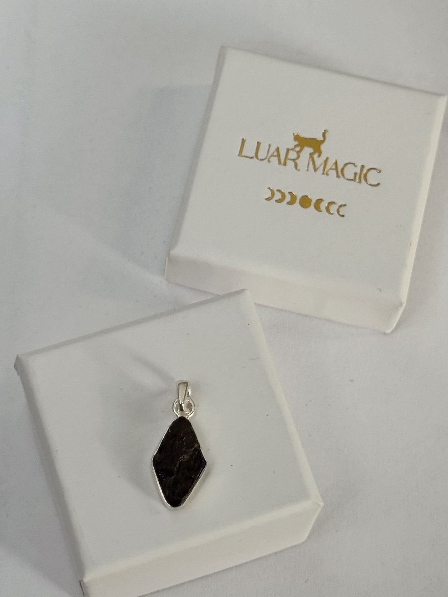 Colgante de Moldavita plata de ley con (certificado de autenticidad)