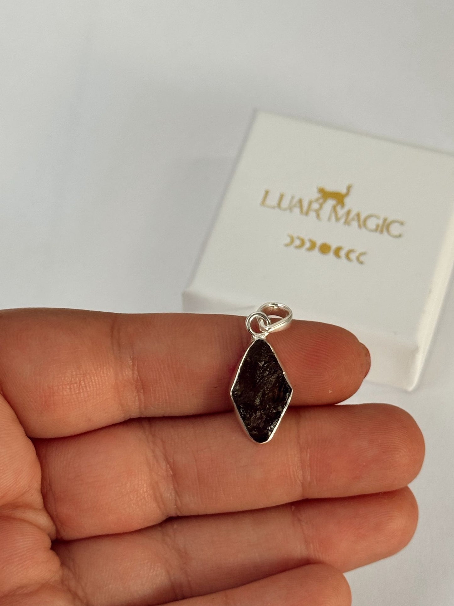 Colgante de Moldavita plata de ley con (certificado de autenticidad)