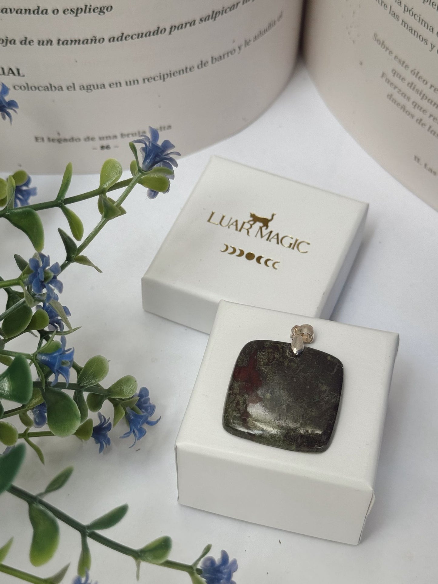 Colgante de Sangre de Dragón en Plata de Ley 925