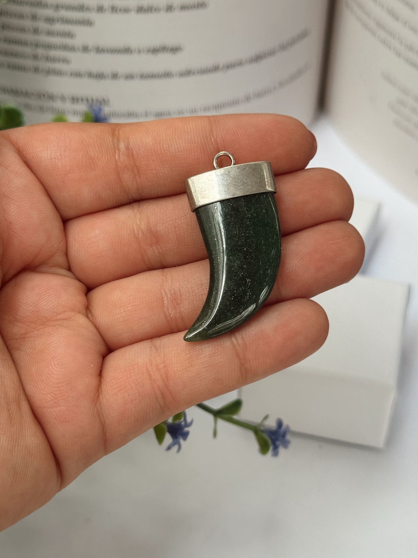 Colgante Cuerno Vikingo de Plata 925 con Aventurina – Exclusivo Hecho a Mano