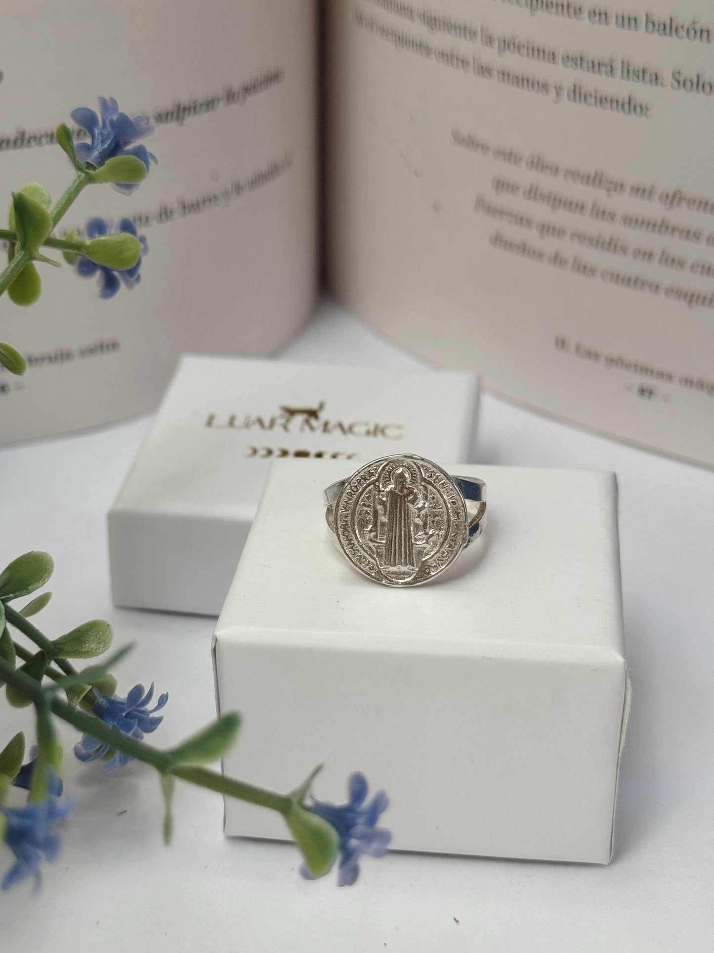 Anillo Ajustable de San Benito en Plata de Ley 925