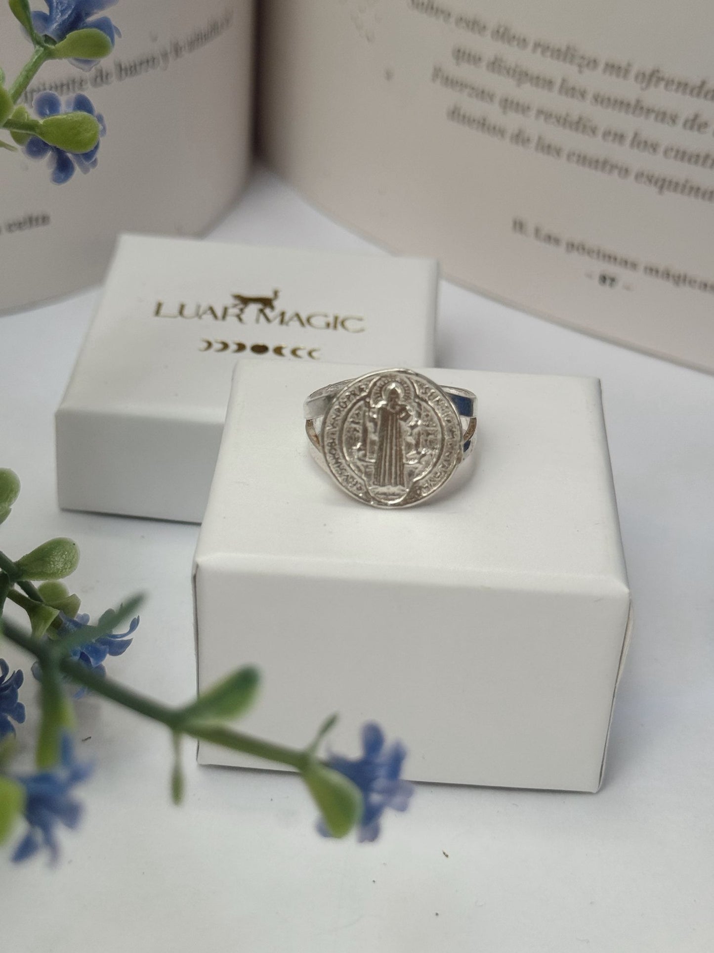 Anillo Ajustable de San Benito en Plata de Ley 925