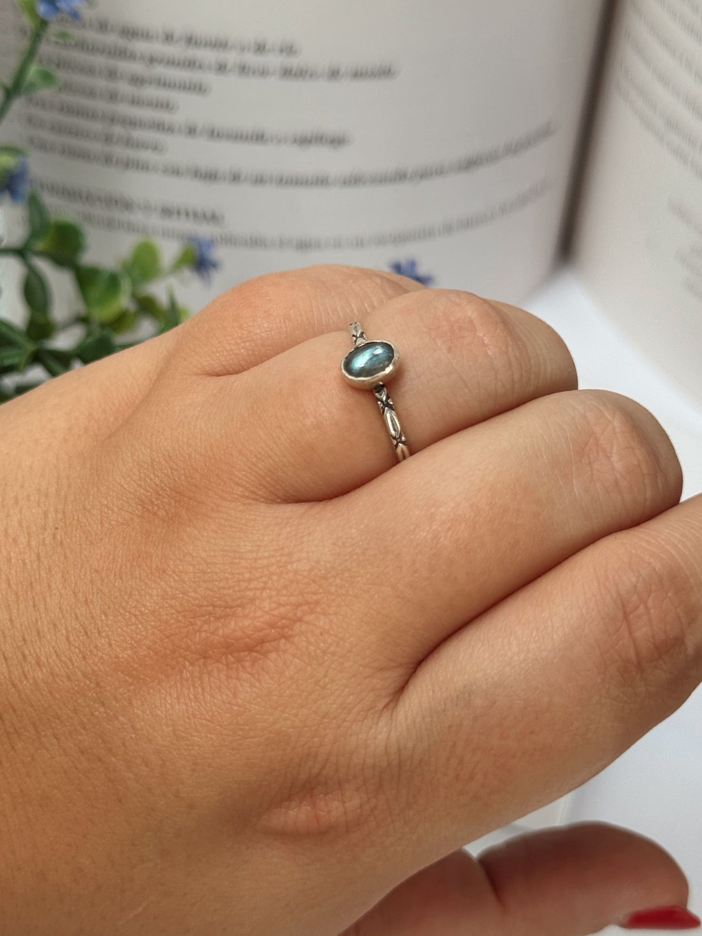 Anillo de Labradorita de plata – Joya de la Intuición