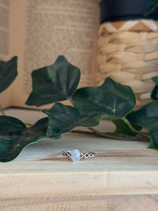 Anillo de Piedra de Luna Facetado