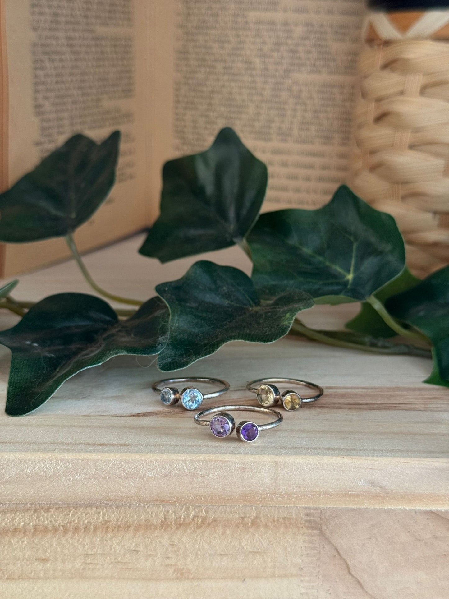 Anillos Ajustables – Opciones a Elegir: Plata con Amatista / Plata con Topacio Azul / Plata con Citrino