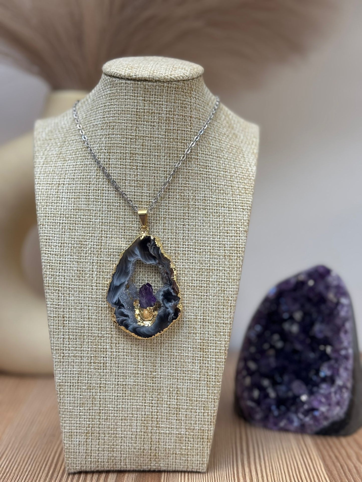 Colgante Geodino de Ágata con Drusa de Cuarzo y Amatista en Punta en Plata 925