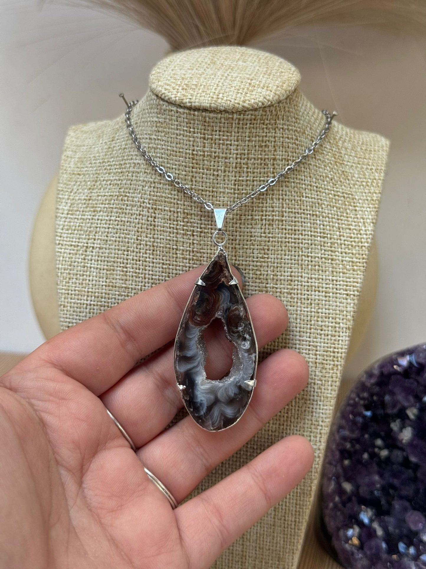 Colgante Geodino de Ágata con Drusa de Cuarzo Blanco en Plata 925