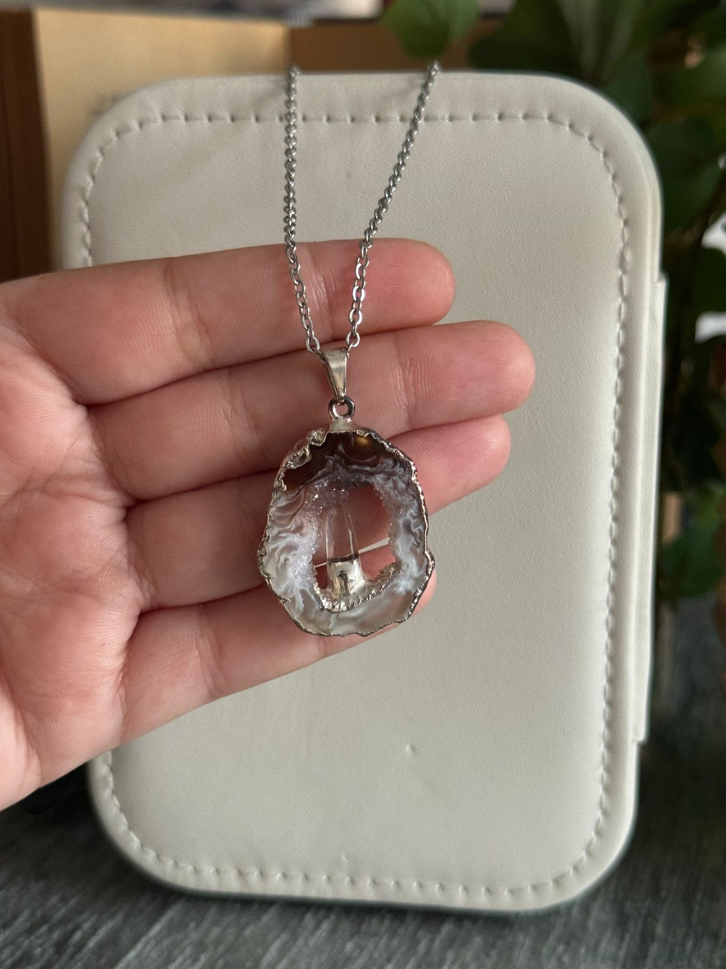 Colgante Geodino de Ágata Ángel con Cuarzo Blanco plata 925