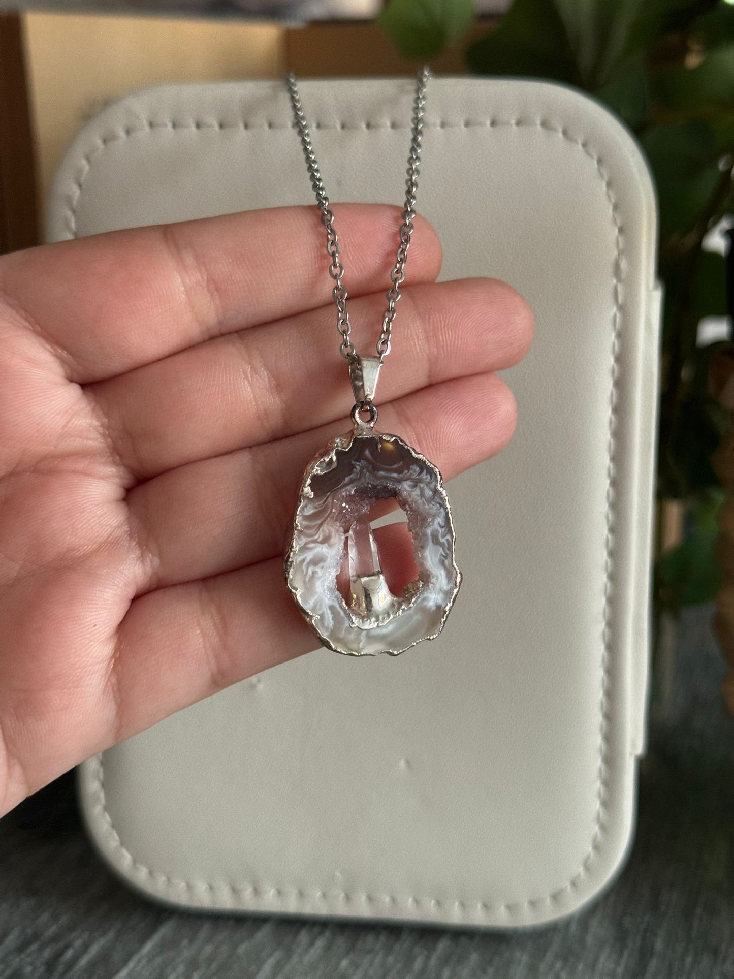 Colgante Geodino de Ágata Ángel con Cuarzo Blanco plata 925