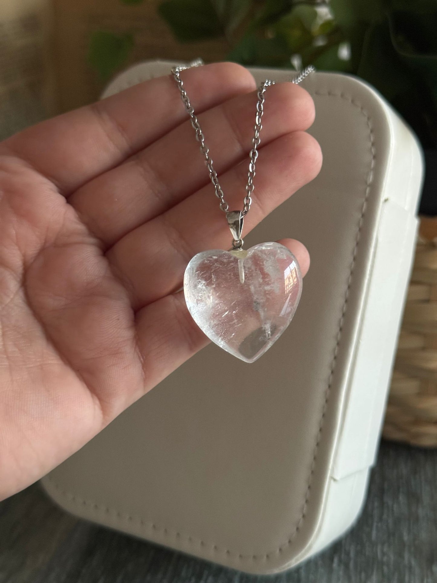 Colgante Corazón de Cuarzo Blanco Maestro – Calidad AA Extra plata 925