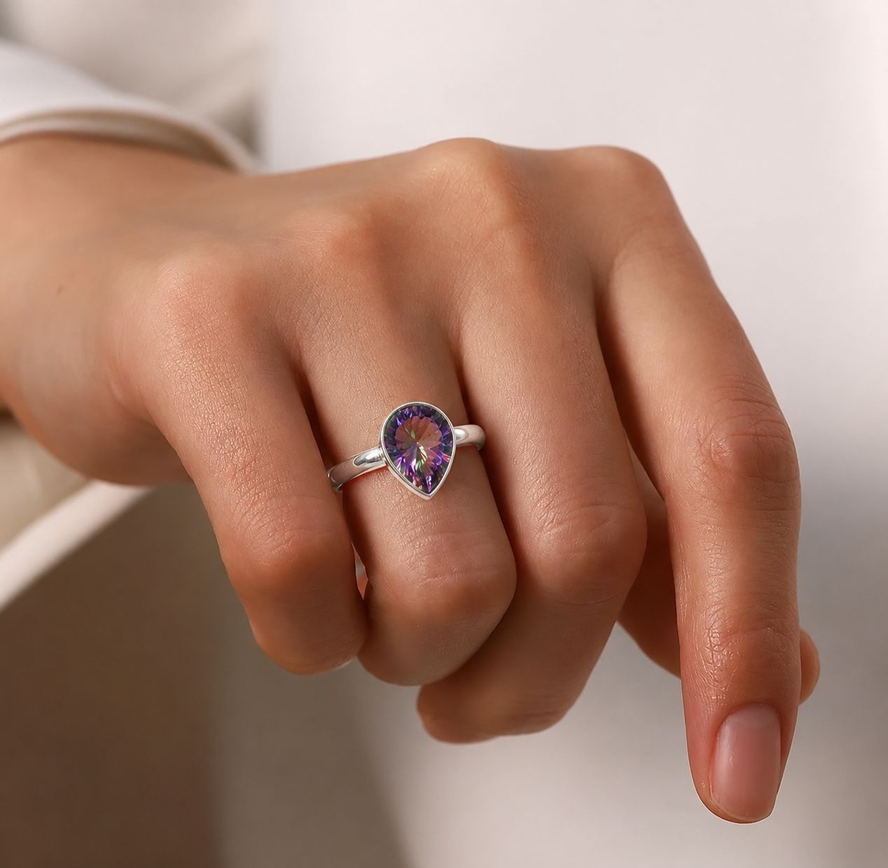 Anillo Ajustable de Topacio Místico en Plata