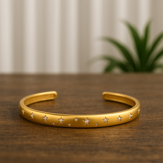 Pulsera Estelar Dorada con Circonita