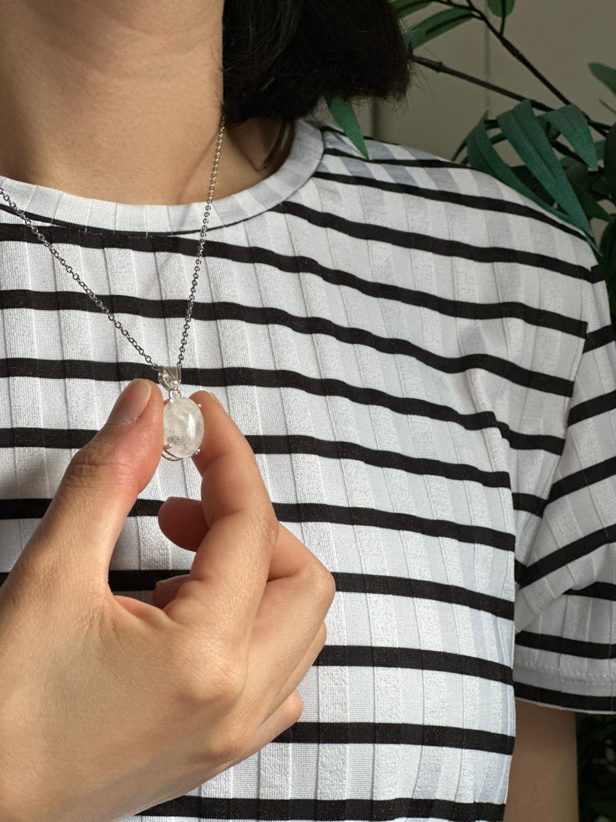Colgante de plata con cuarzo blanco