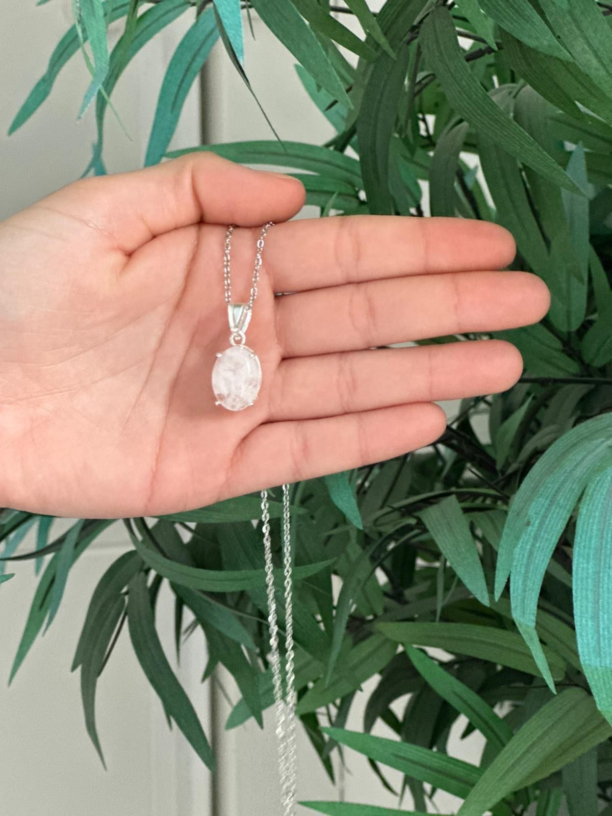 Colgante de plata con cuarzo blanco