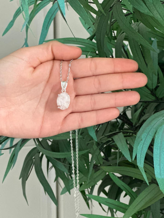 Colgante de plata con cuarzo blanco