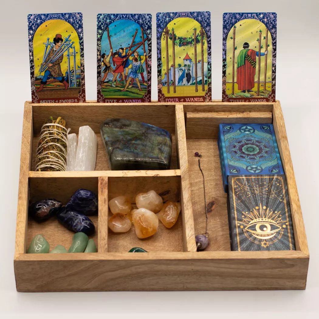 Caja de tarot de cuatro secciones con porta cartas