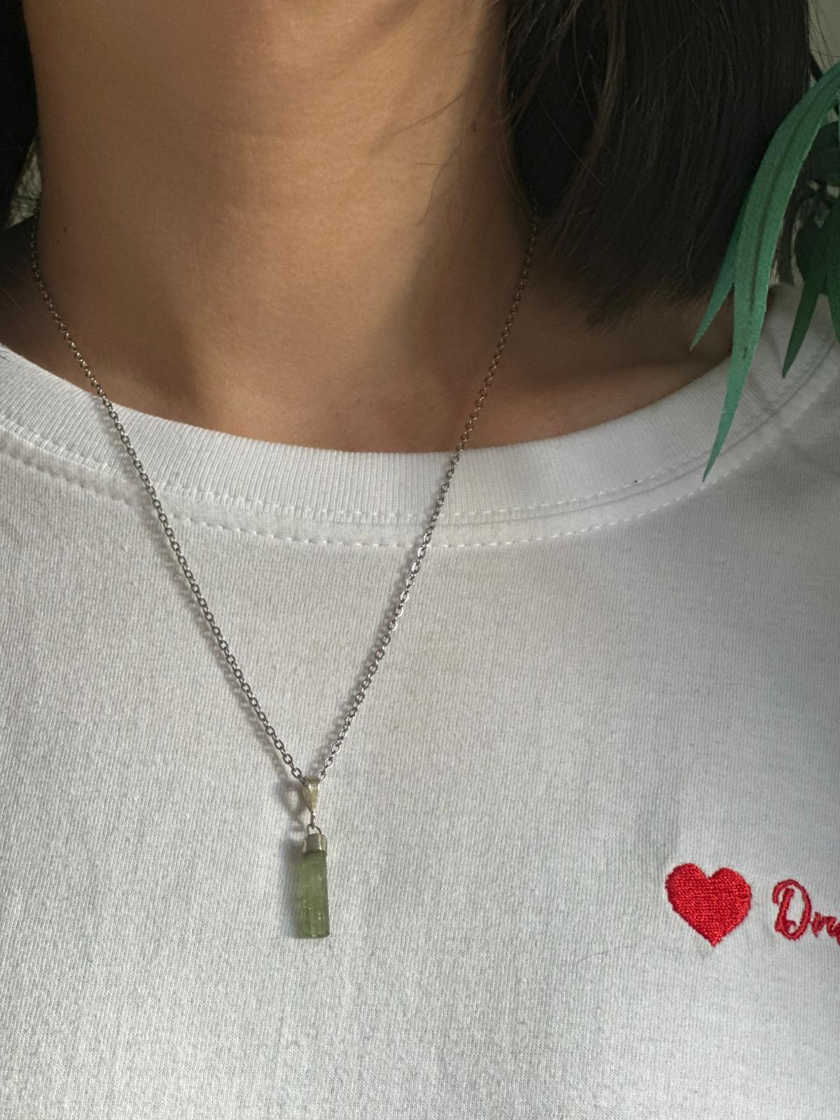 Colgante de plata con turmalina verde