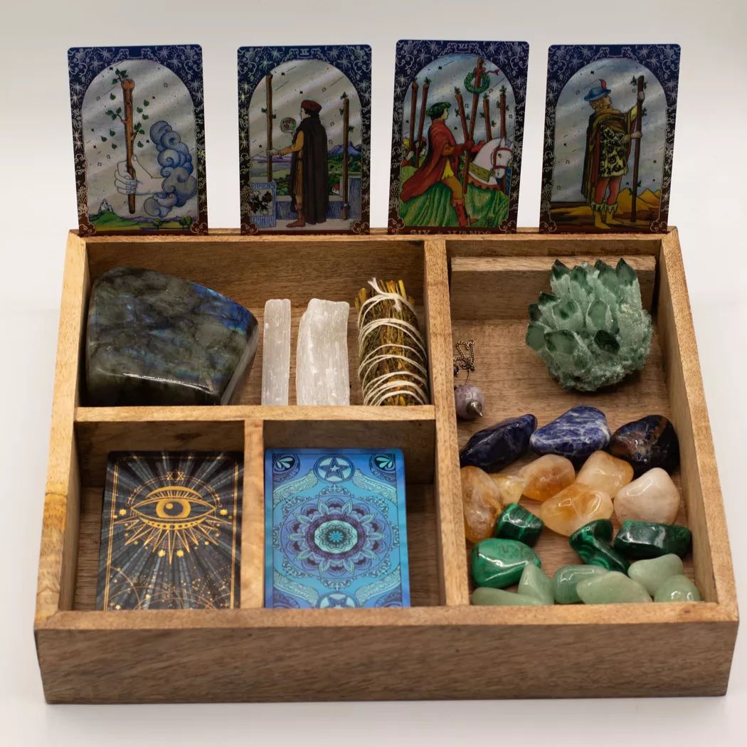Caja de tarot de cuatro secciones con porta cartas