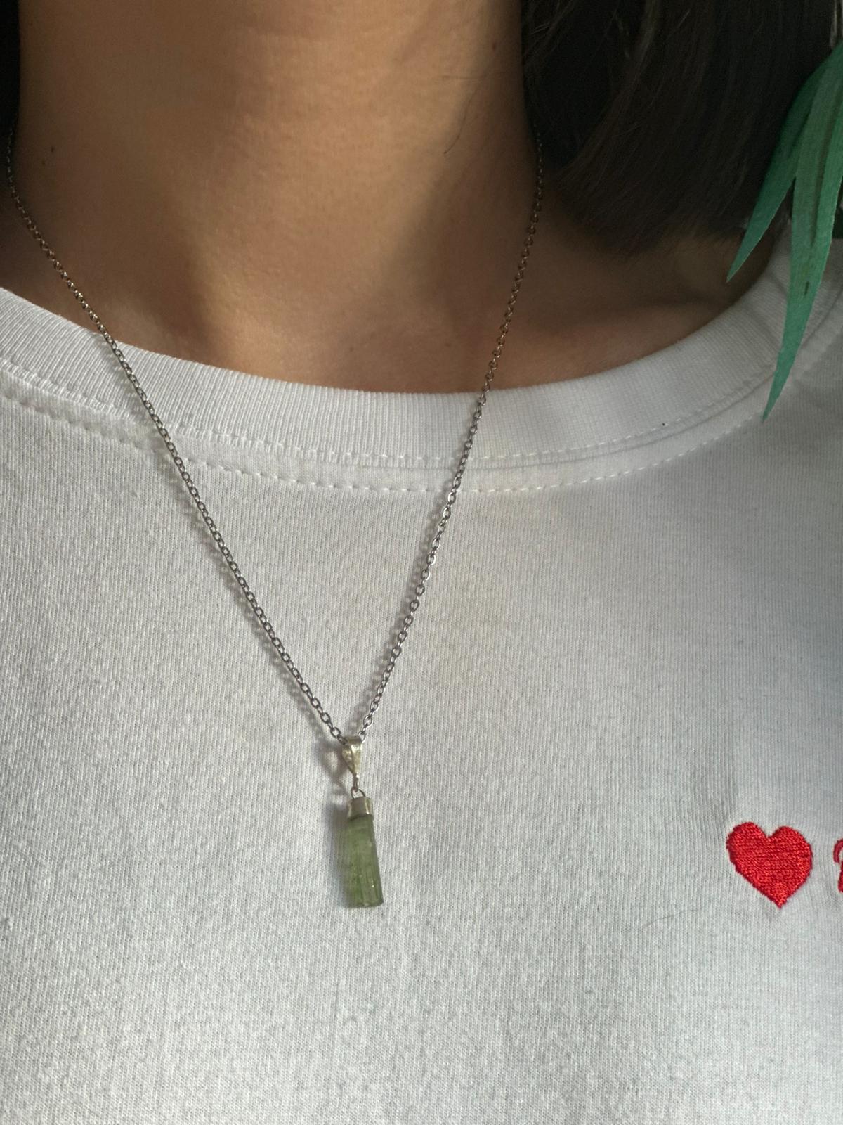 Colgante de plata con turmalina verde
