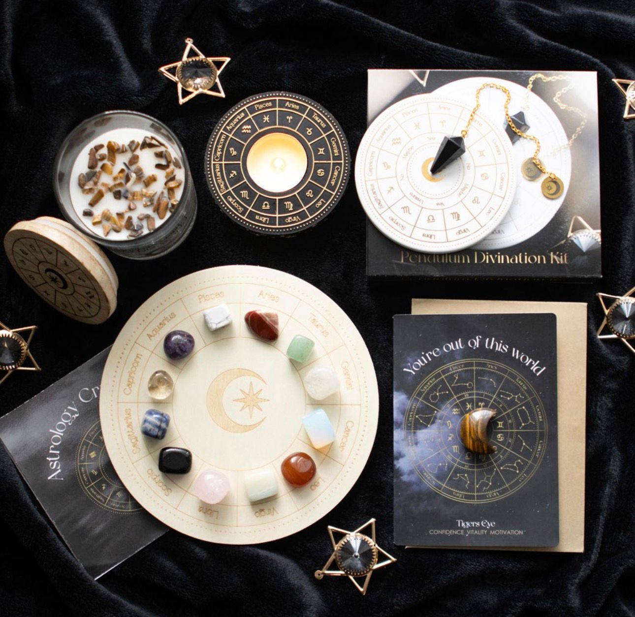 Juego de rueda de astrología con minerales.